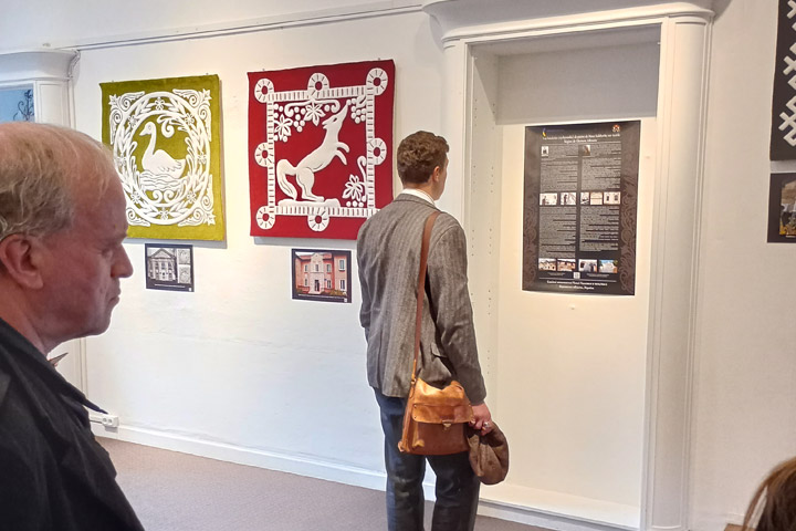 Exhibition The stone embroideries of Nova Kakhovka in textiles in Paris, France