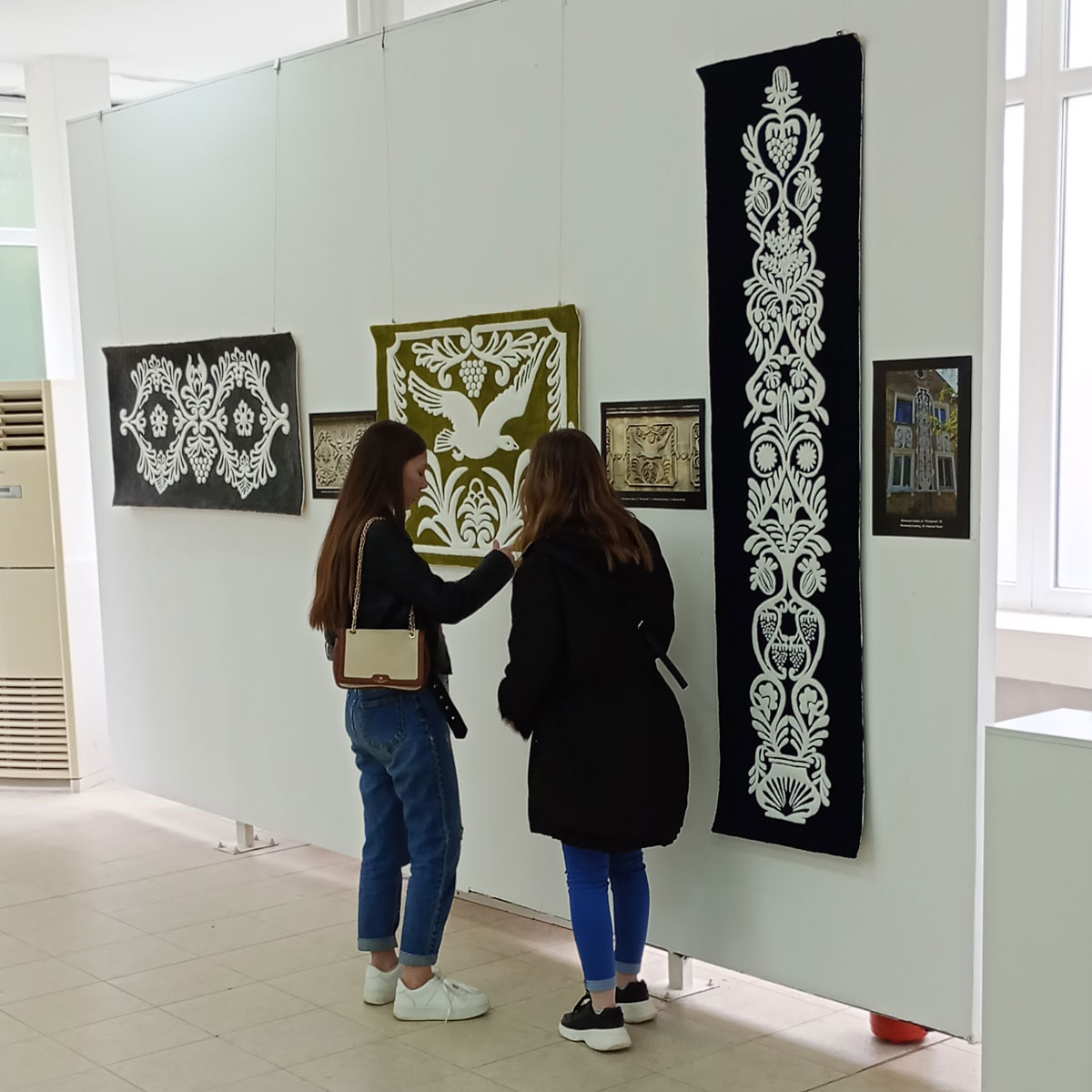 Exhibition The stone embroideries of Nova Kakhovka in textiles in Shumen, Bulgaria