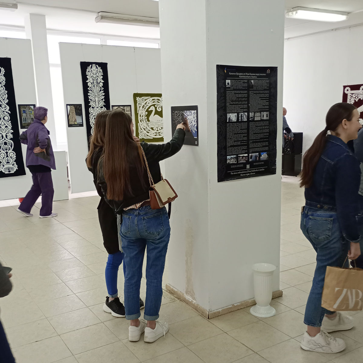 Exhibition The stone embroideries of Nova Kakhovka in textiles in Shumen, Bulgaria