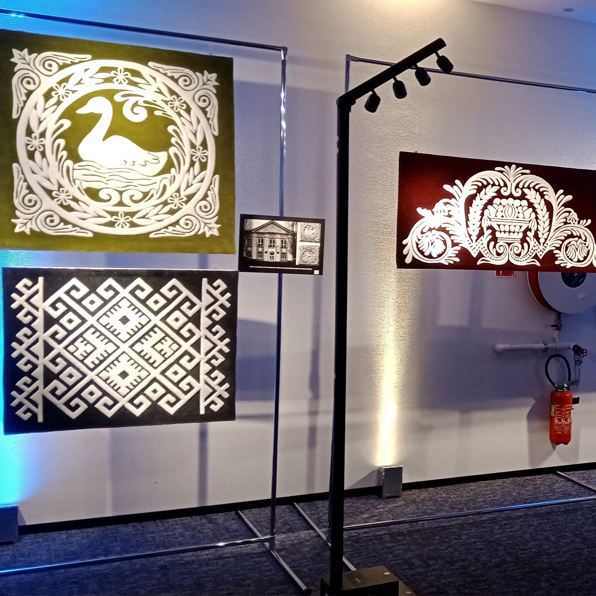 The stone embroideries of Nova Kakhovka in textiles in Brussels, Belgium