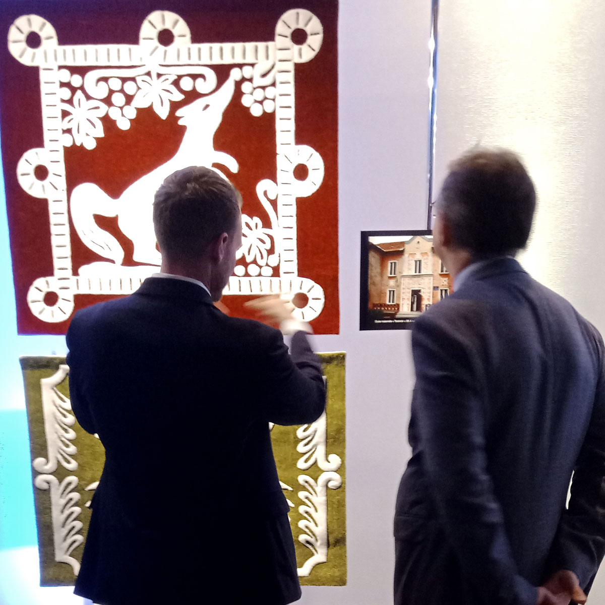The stone embroideries of Nova Kakhovka in textiles in Brussels, Belgium